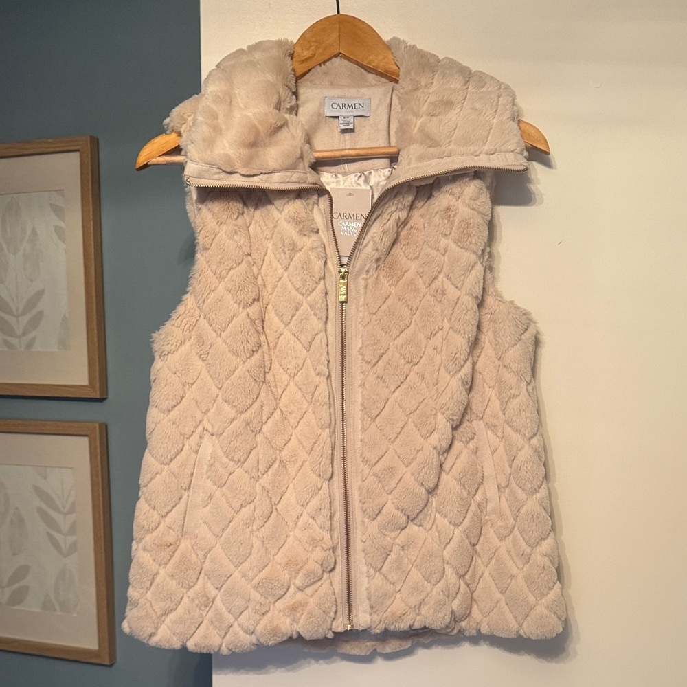 Carmen Marc Valvo Cream Quilted Faux Fur Vest